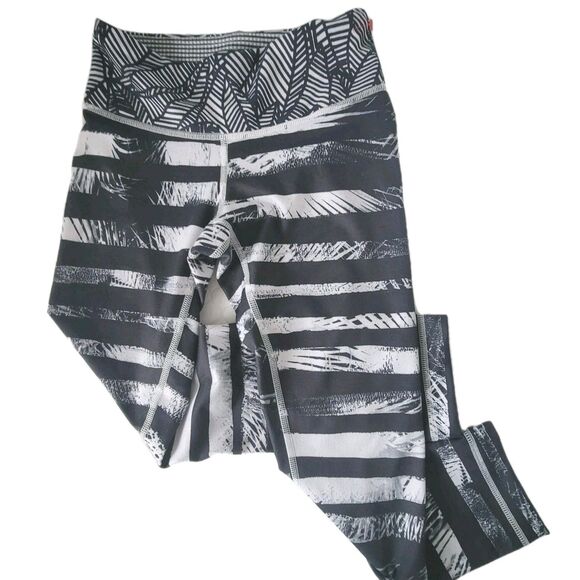 CLEARANCE!!!💥 Lululemon Wunder Under Crop II Size 2 Shady Palms Black Leggings - Picture 3 of 14